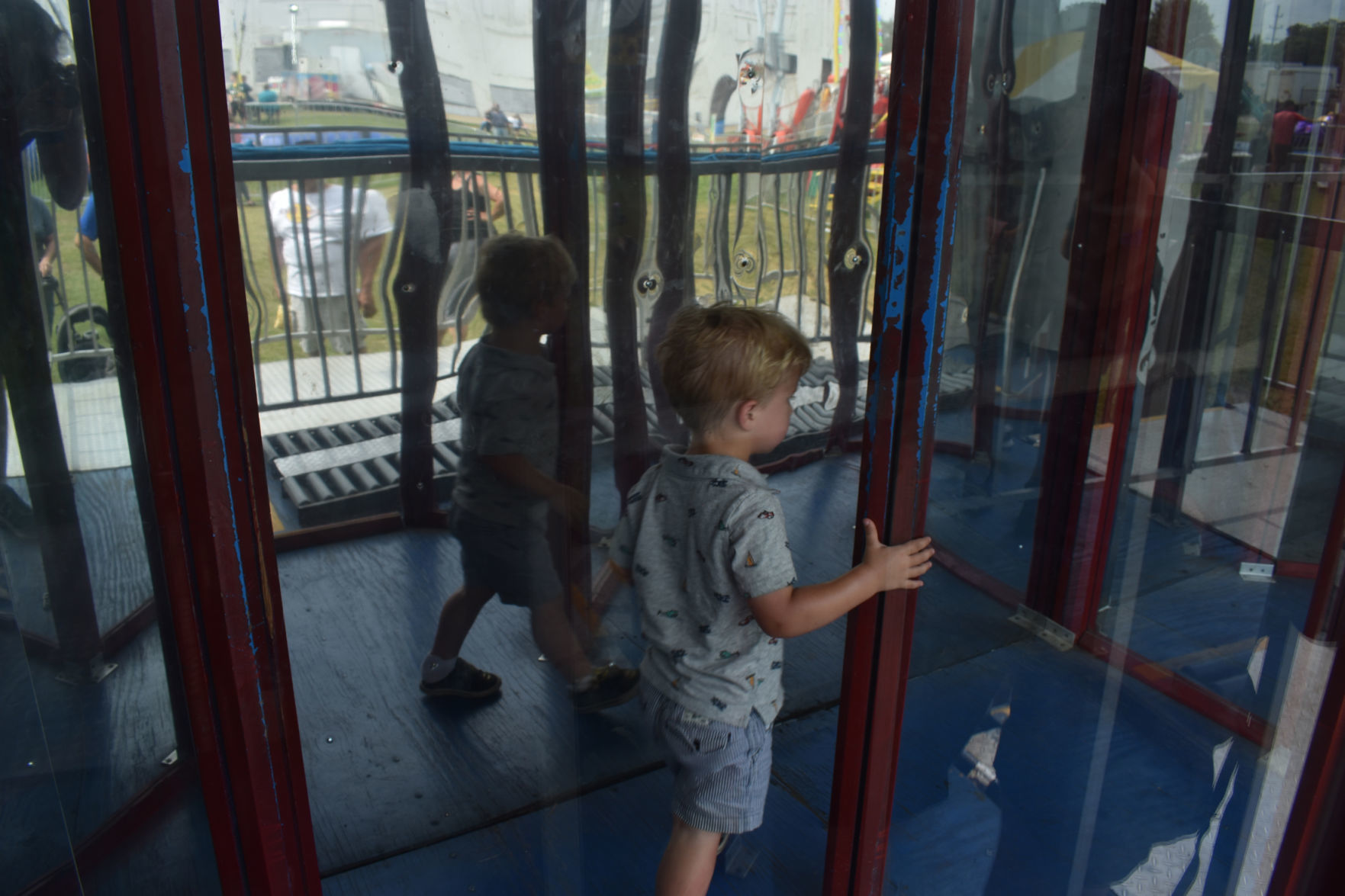 Mirror maze house